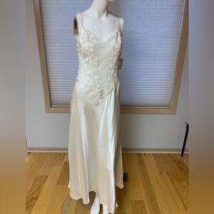 NWT Flora Nikrooz Ivory Night Gown&Robe. S/M. See pics for stains on end of gown
